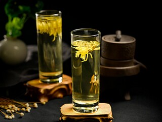 各种伤感句子带图片(抖音很火的伤感图片)