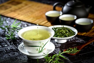 爱的飞翔的诗歌朗诵_爱的飞翔校歌
